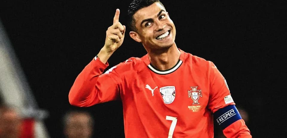 Jugador de Portugal celebrando en partido de fútbol