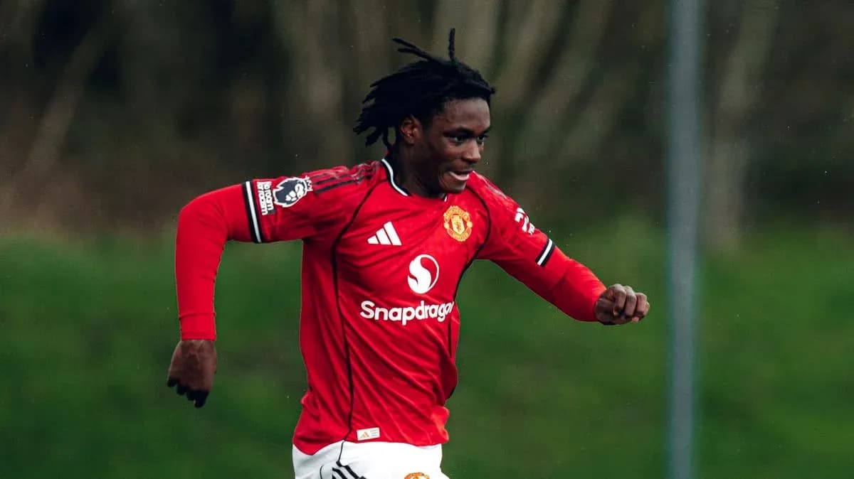 Jugador de Manchester United corriendo en campo