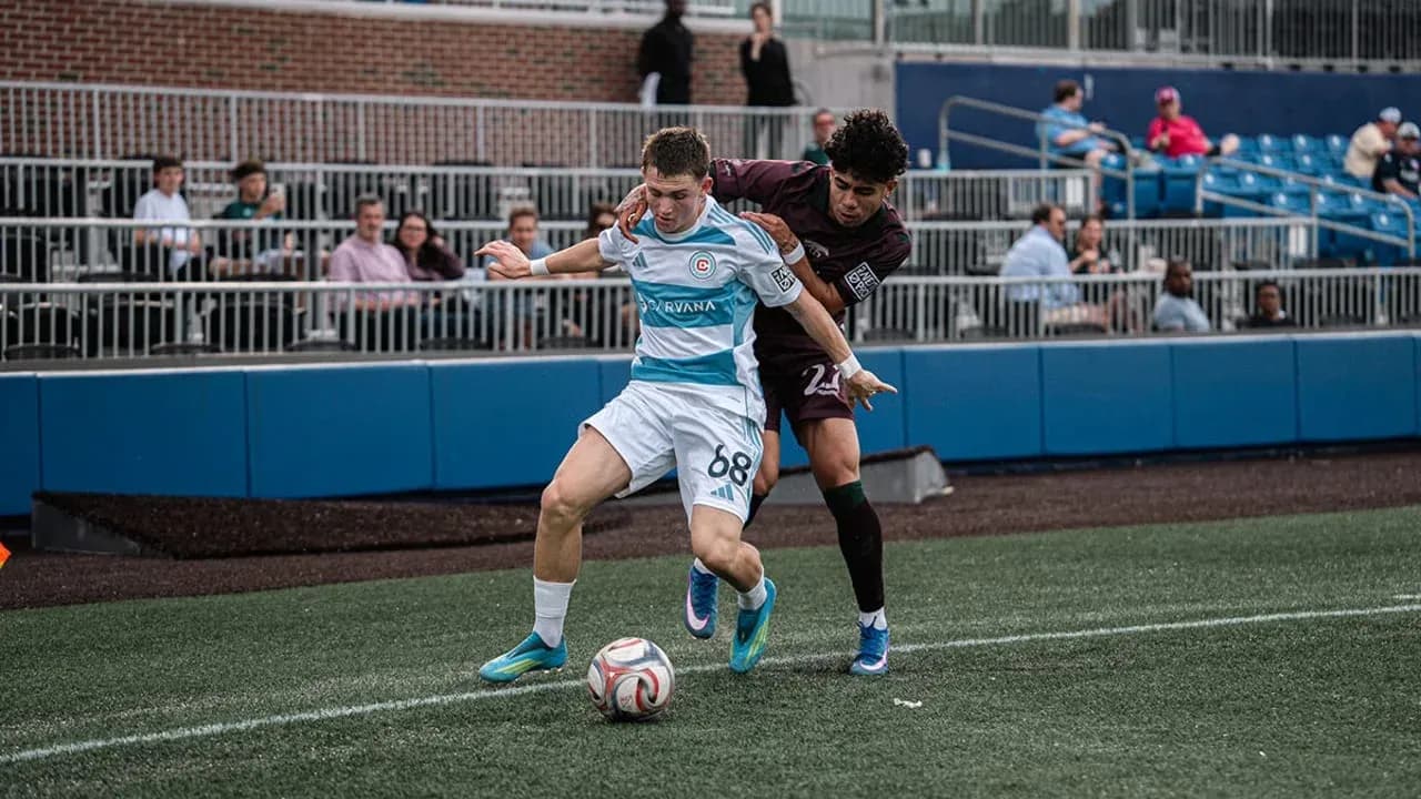 Jugador de Chicago Fire II en acción