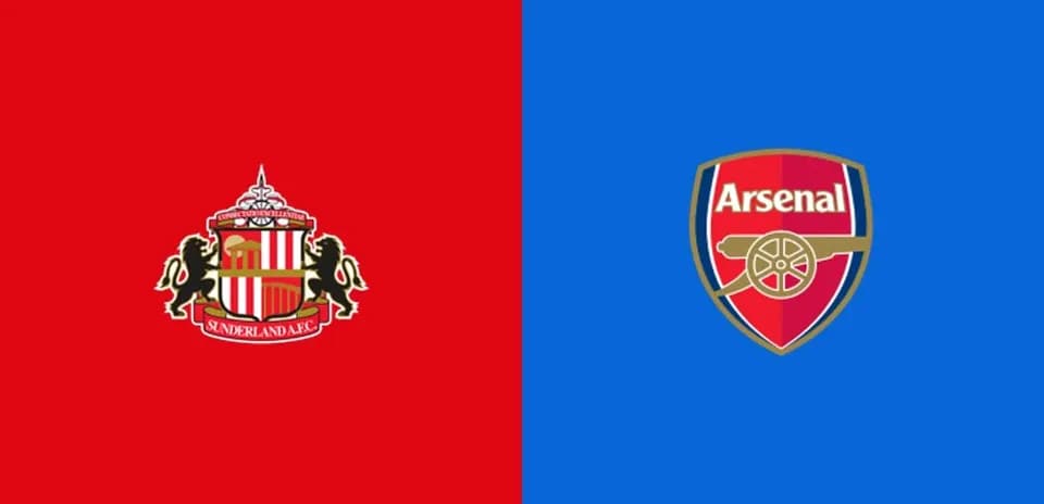 Logos de Sunderland y Arsenal sobre fondos rojos y azules