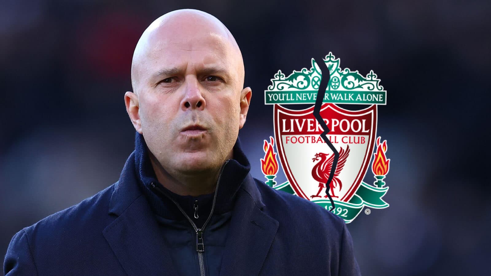 Entrenador con logo del Liverpool en el fondo