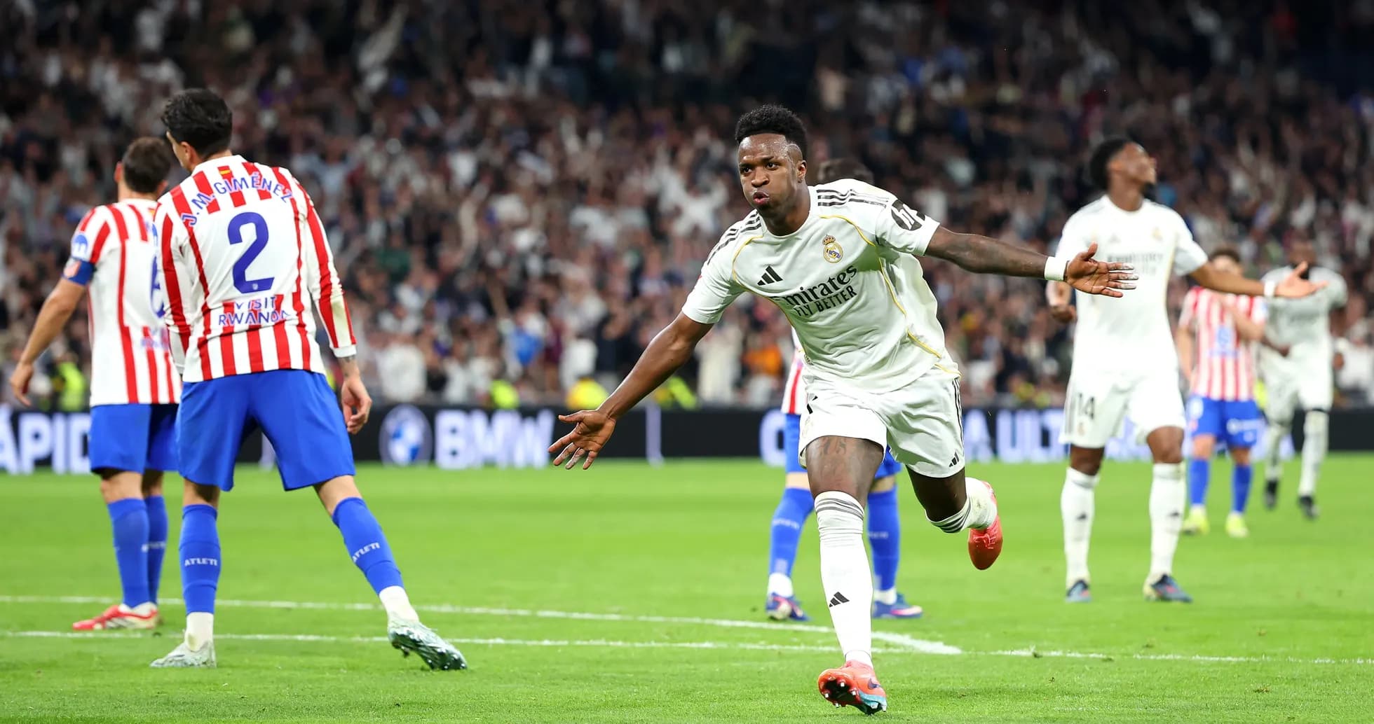 Vinícius Jr. celebrando un gol en el derbi