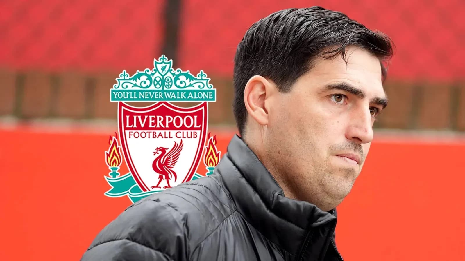 Entrenador en el fondo del escudo de Liverpool