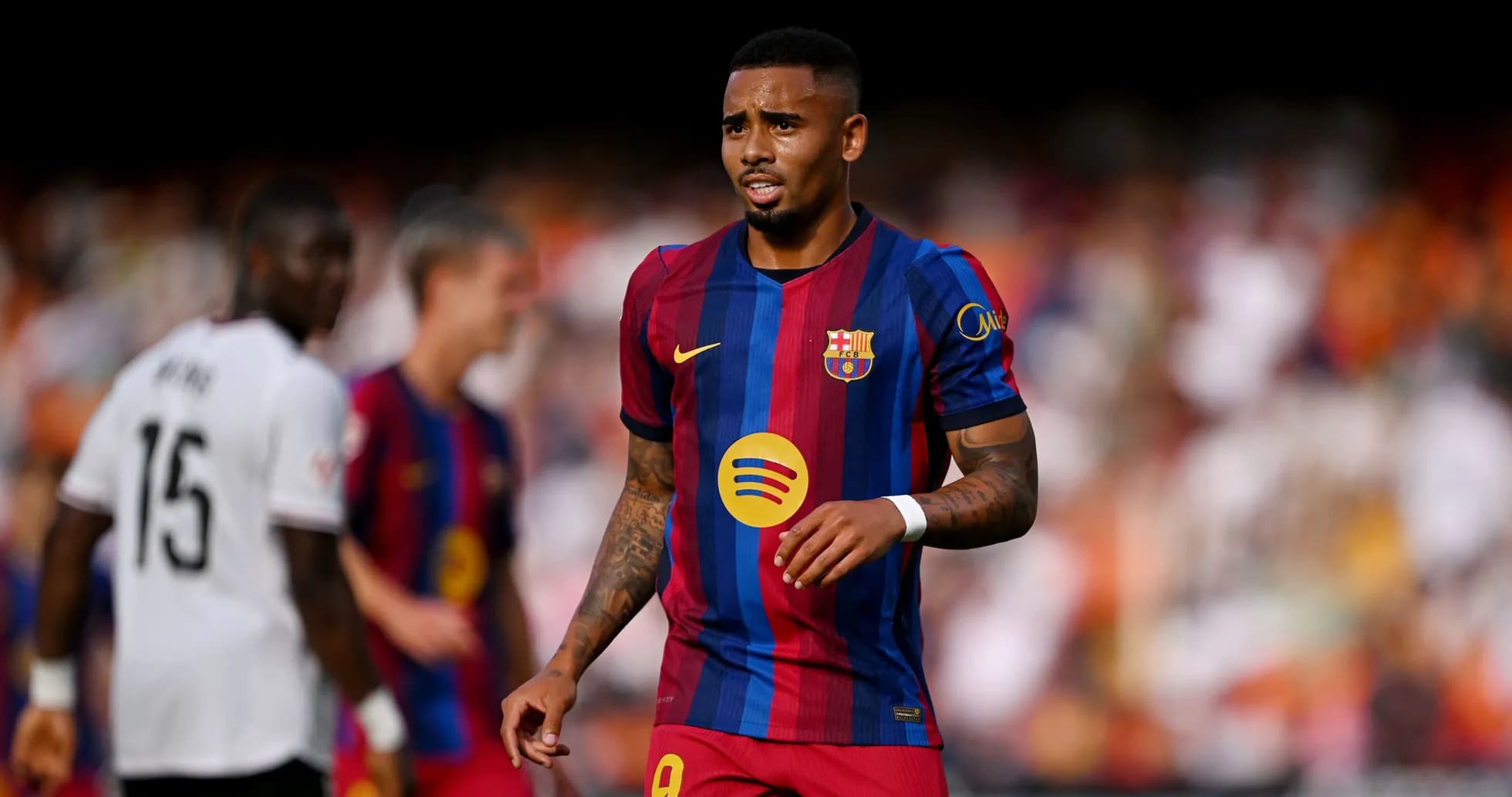 Jugador del FC Barcelona en acción durante el partido