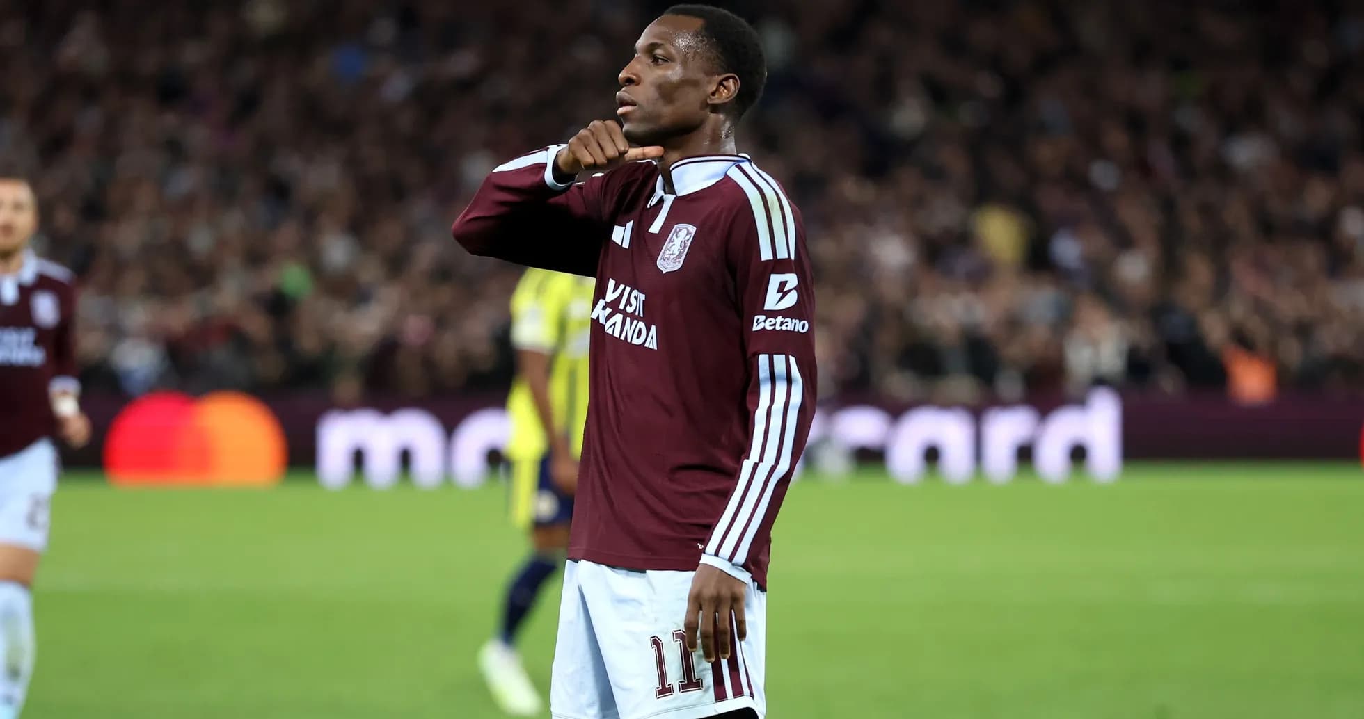 Jugador celebrando un gol en el estadio
