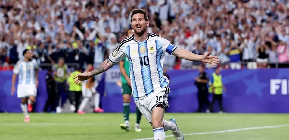 Jugador argentino celebrando un gol en el estadio