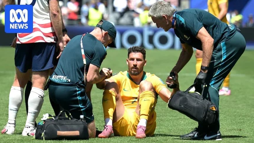 Jugador australiano recibiendo atención médica en el campo