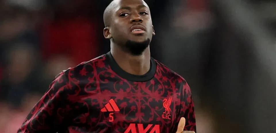 Jugador de Liverpool en el calentamiento previo al partido
