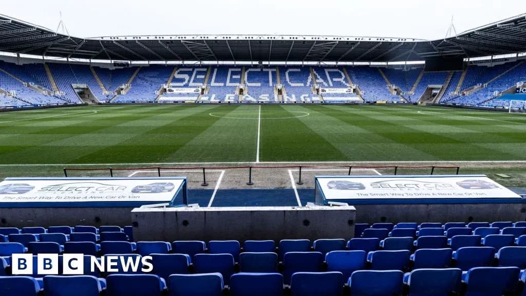 Vista del campo en el estadio Select Car Leasing