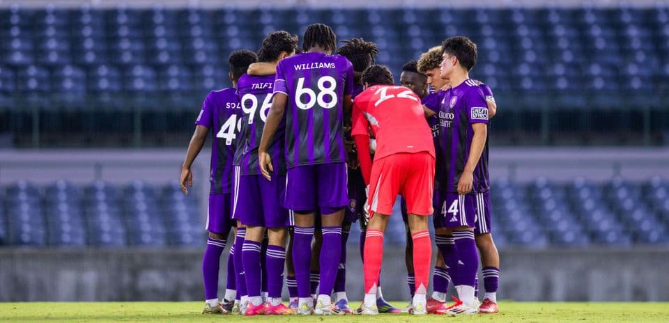 Jugadores de Orlando City II en una reunión
