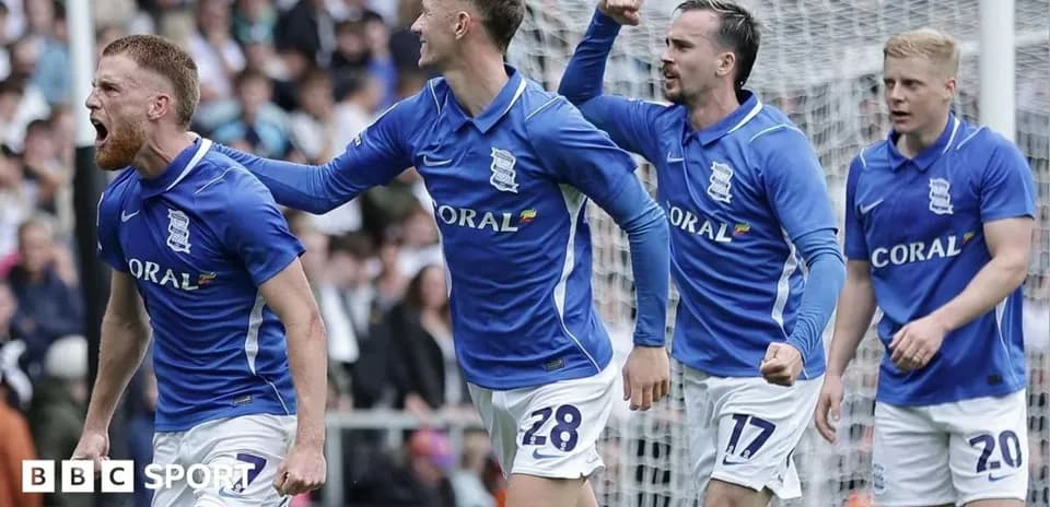 Jugadores de Birmingham celebrando un gol en partido