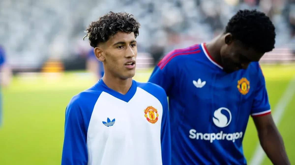 Jugadores de Manchester United en el campo de entrenamiento