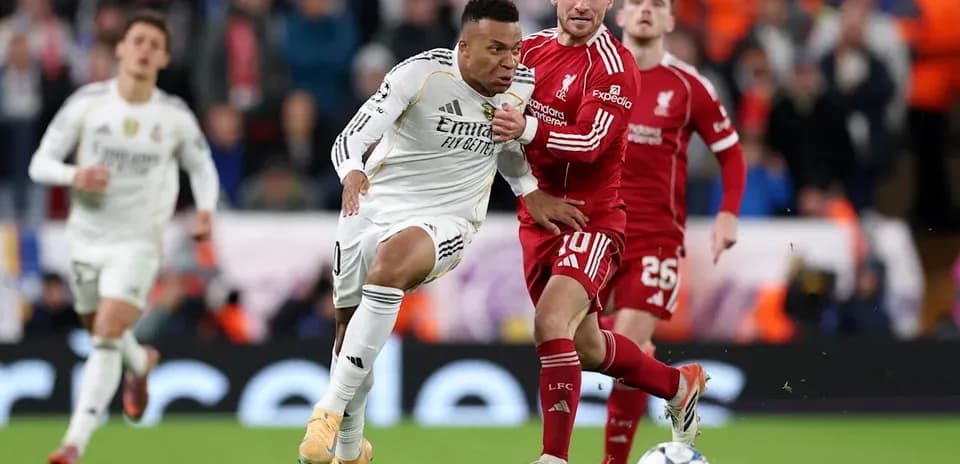 Mbappé dribbling past Liverpool players during match