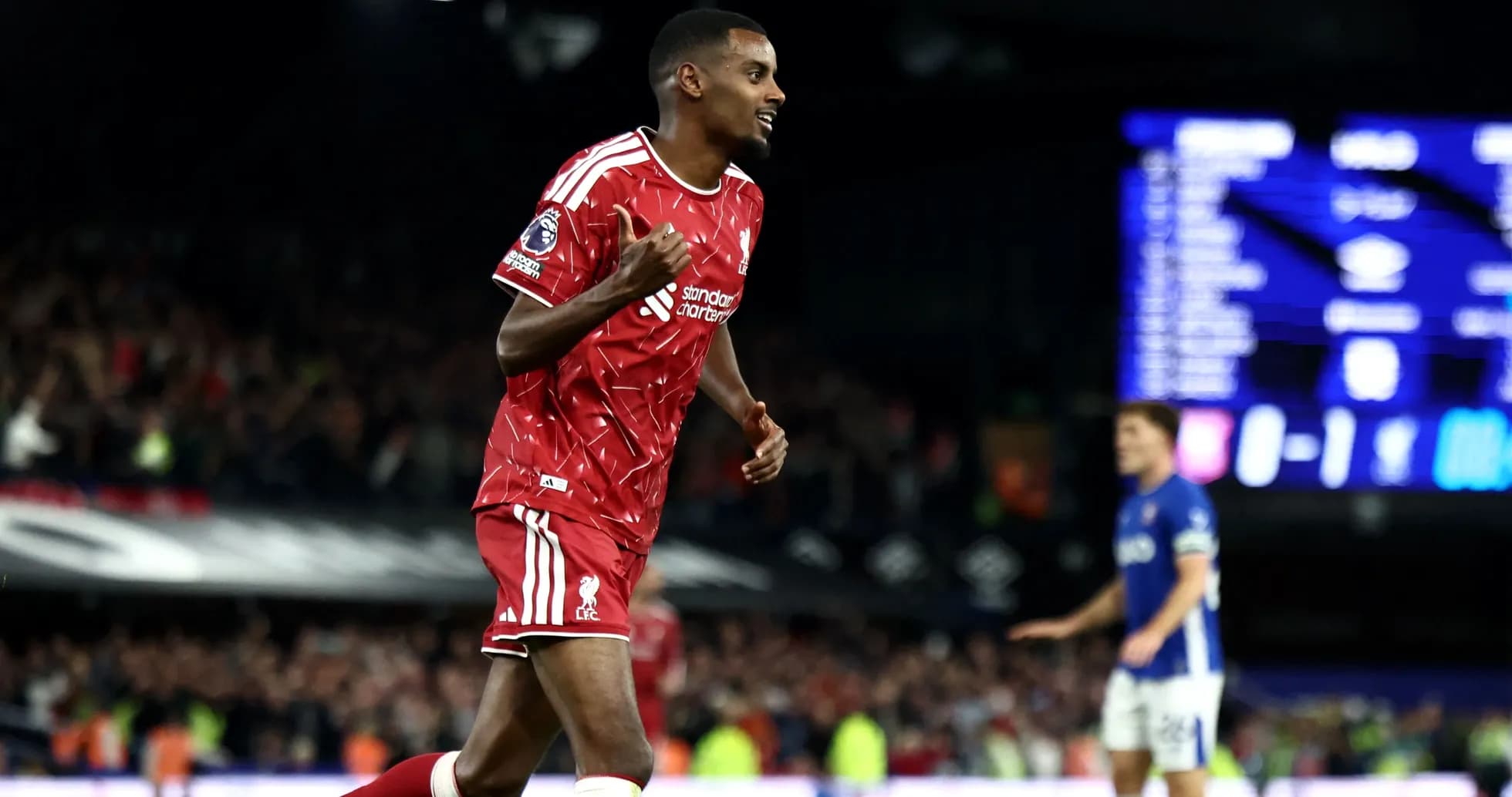 Jugador de Liverpool celebrando un gol en el estadio