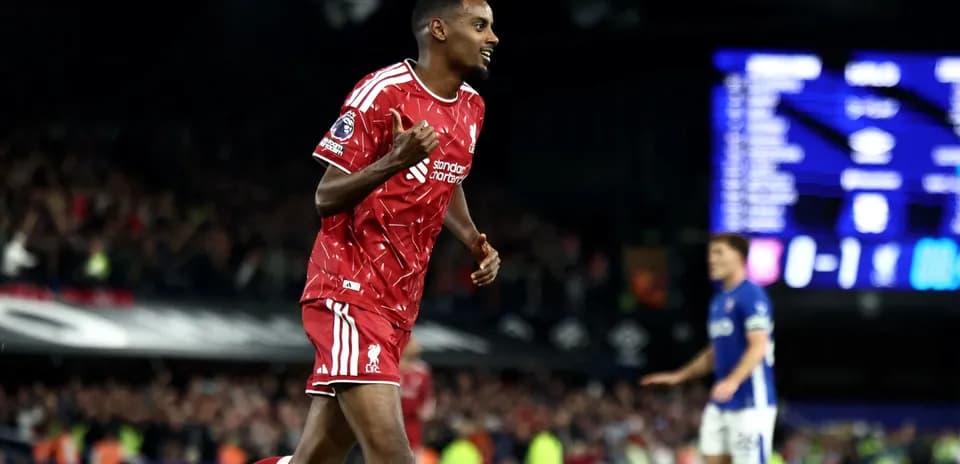 Jugador de Liverpool celebrando un gol en el estadio