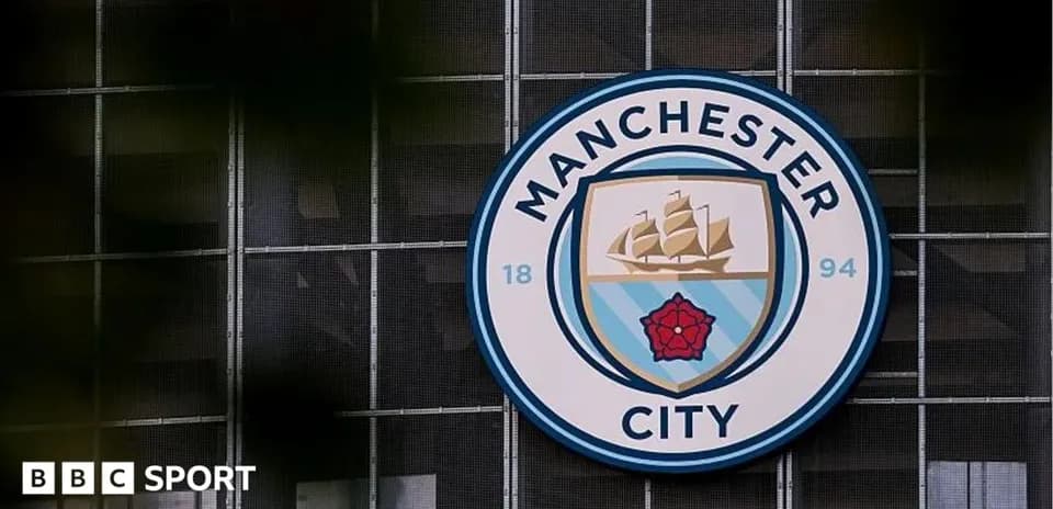 Logotipo de Manchester City en el estadio
