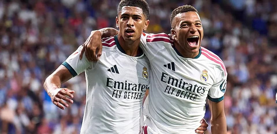 Jugadores de Real Madrid celebrando un gol juntos