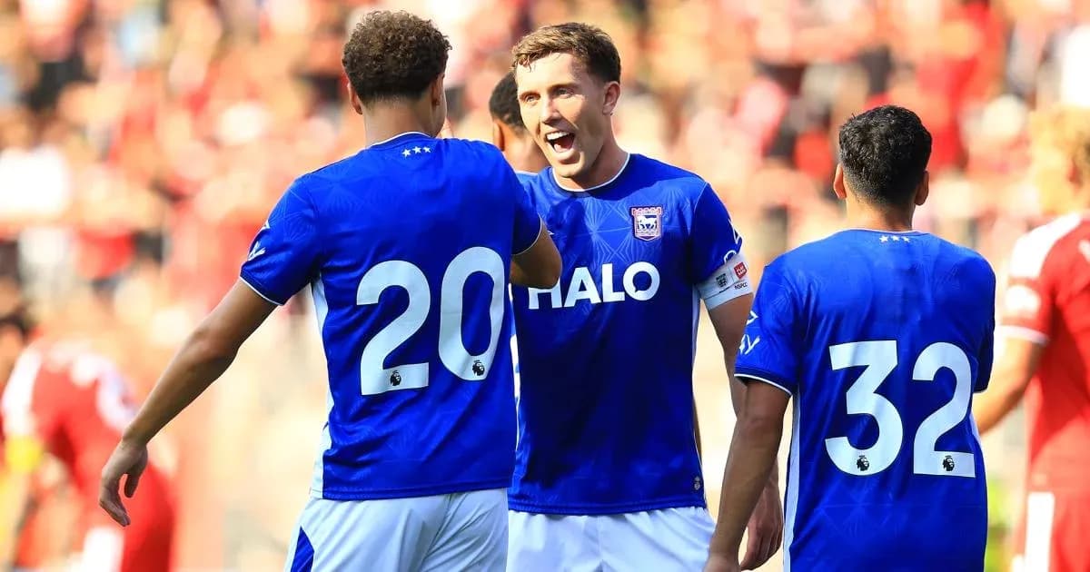 Jugadores de Ipswich celebrando un gol en el partido