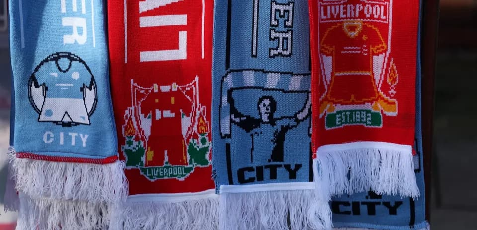 Bufandas de Liverpool y Manchester City