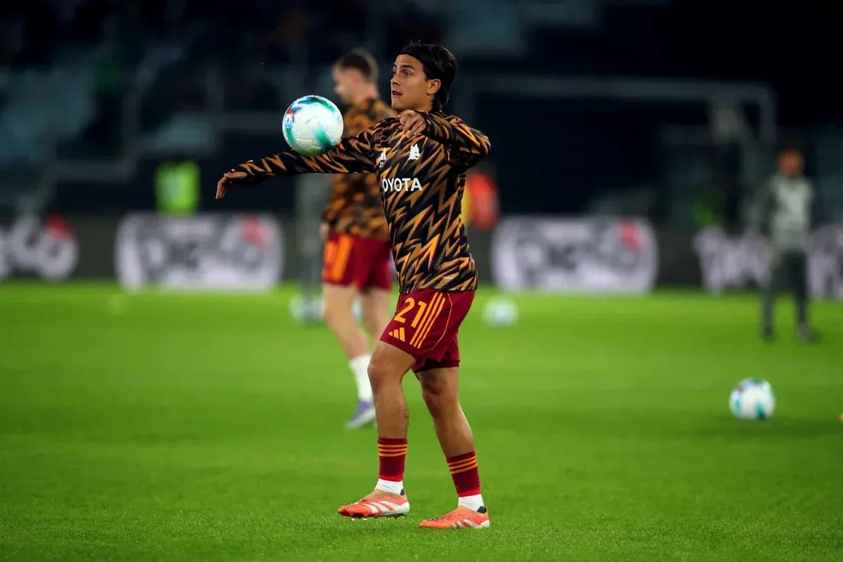 Jugador lanzando el balón durante el calentamiento