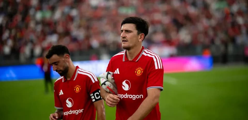 Jugadores de Manchester United caminando tras el partido