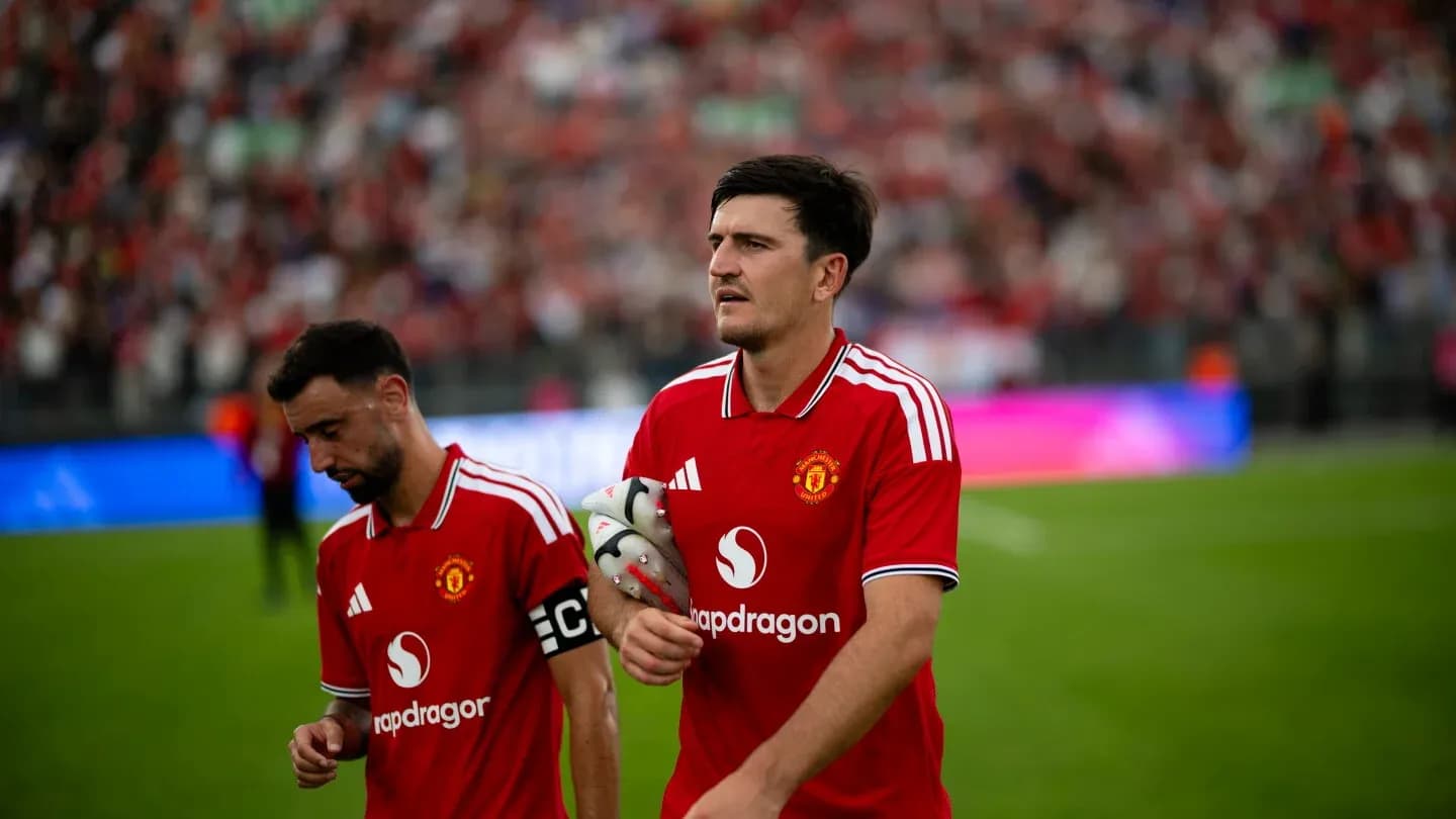 Jugadores de Manchester United caminando tras el partido