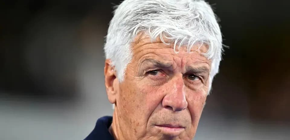 Entrenador en primer plano durante un partido