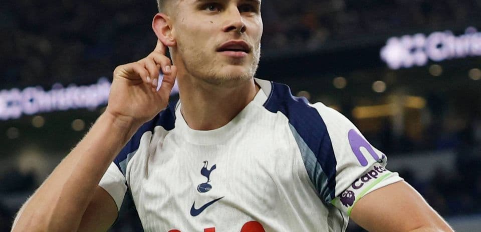 Jugador de Tottenham celebrando un gol