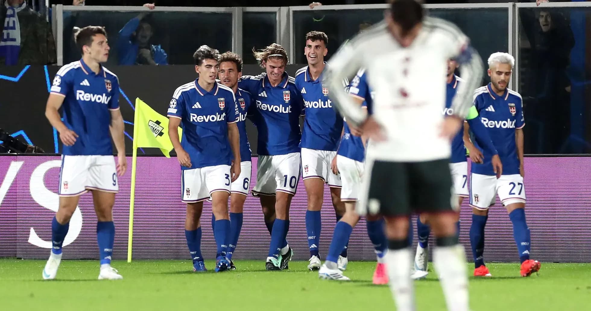 Jugadores de Como celebrando un gol