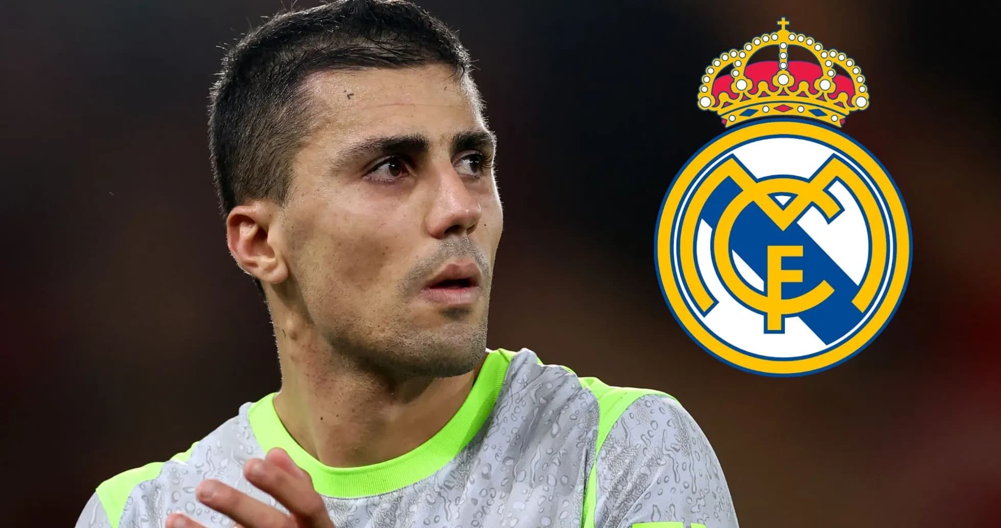 Jugador de fútbol con uniforme y logo del Real Madrid