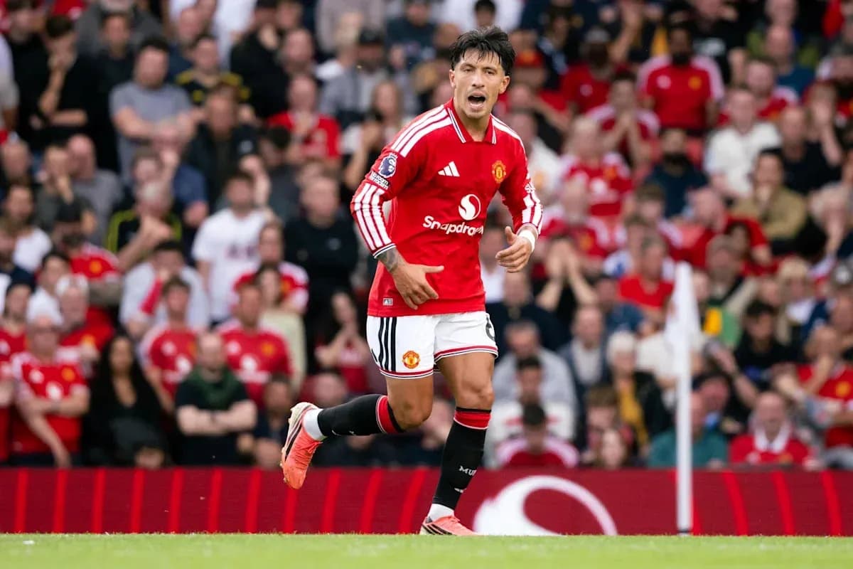 Jugador de Manchester United celebrando un gol en el campo