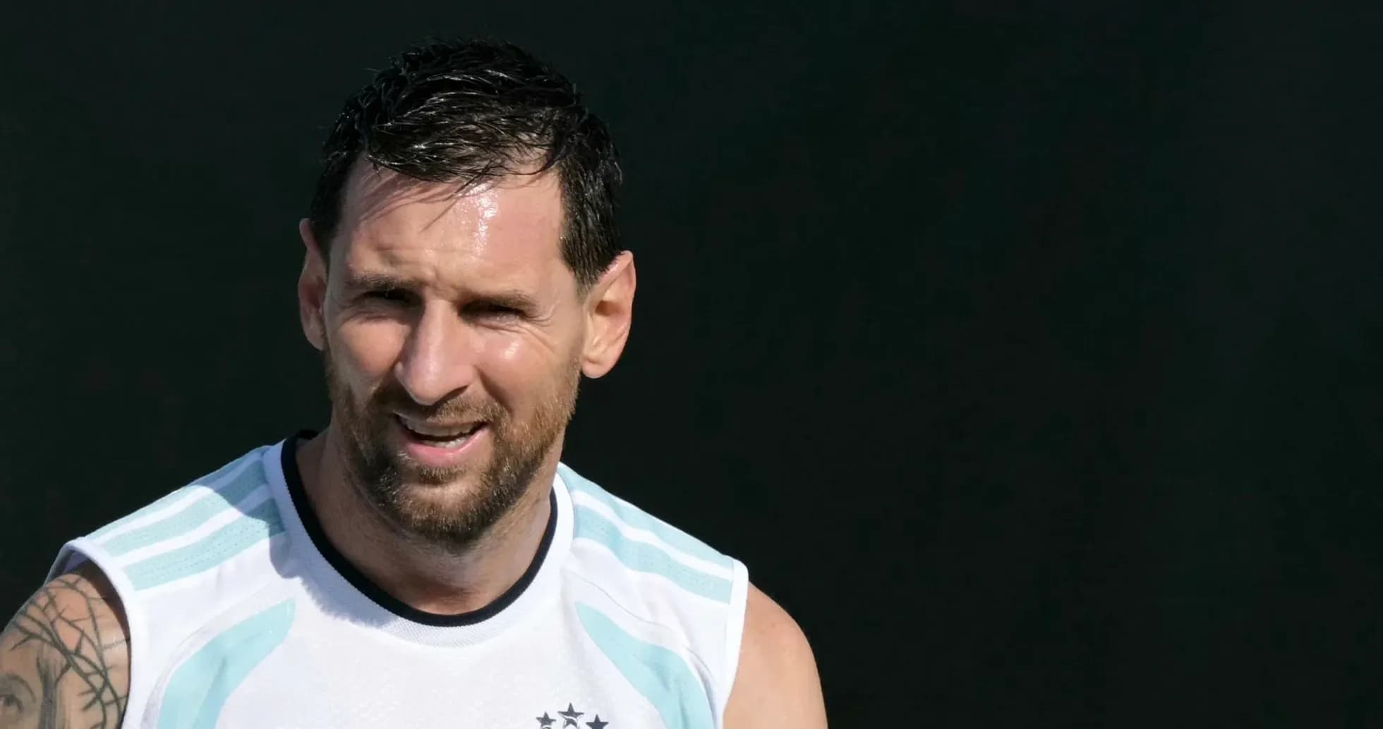 Jugador entrenando con camiseta de Argentina