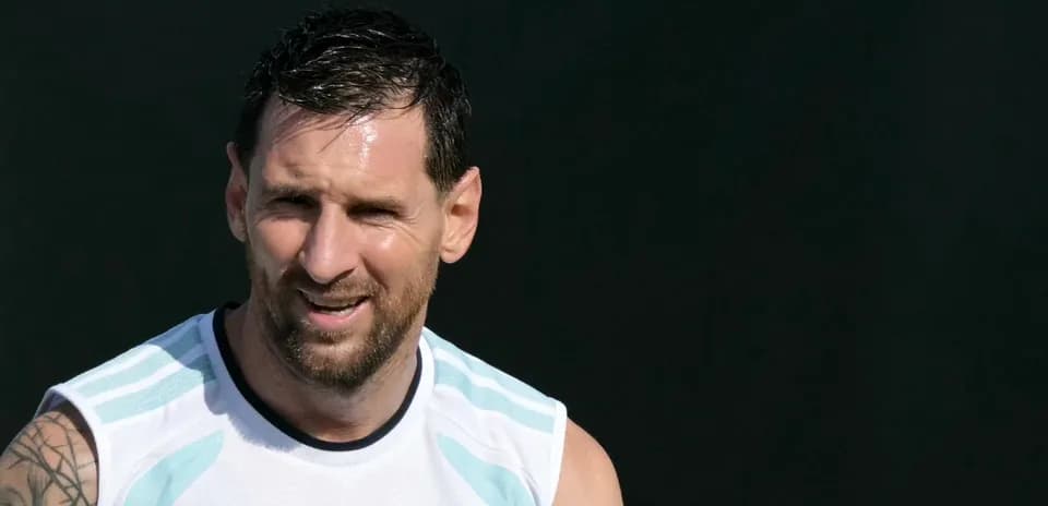 Jugador entrenando con camiseta de Argentina