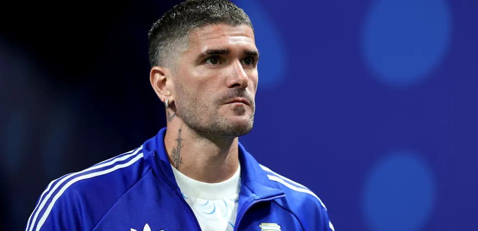 Jugador argentino con chaqueta azul en evento