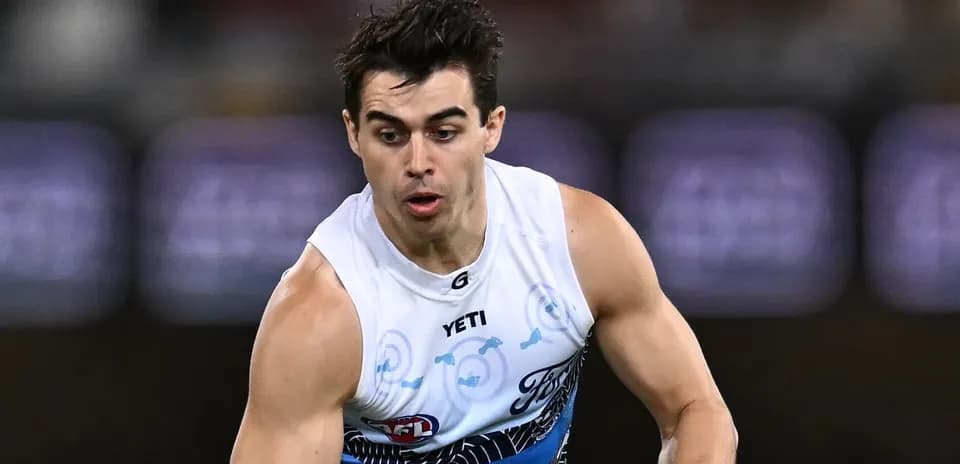 Jugador corriendo durante un partido de AFL