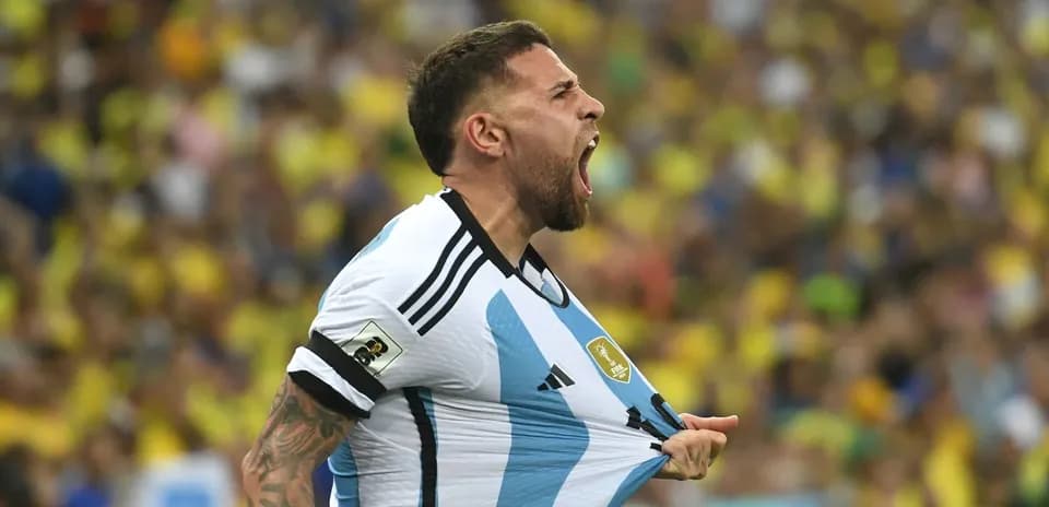 Jugador argentino celebrando en el campo de juego