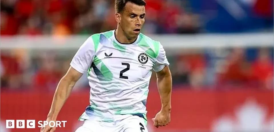 Jugador en acción durante un partido de fútbol