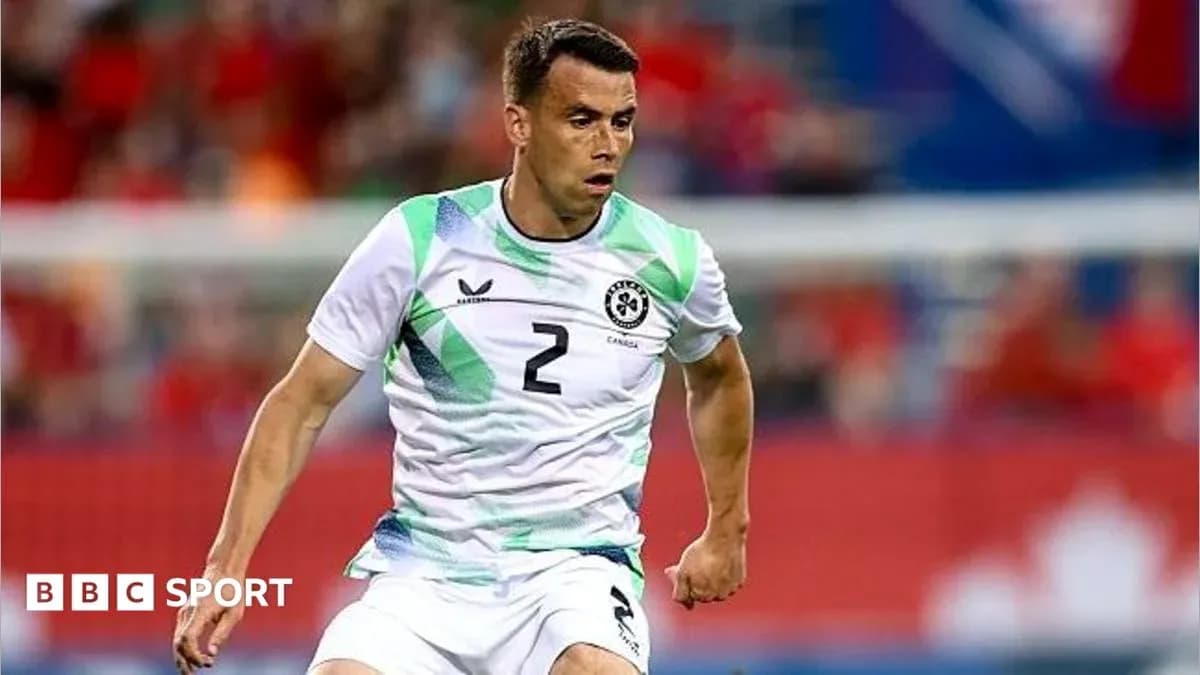Jugador en acción durante un partido de fútbol