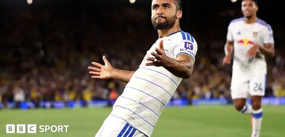 Jugador celebrando un gol durante el partido