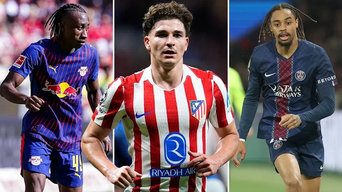 Tres jugadores de fútbol en acción en sus equipos