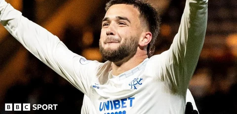 Jugador celebrando un gol en el partido