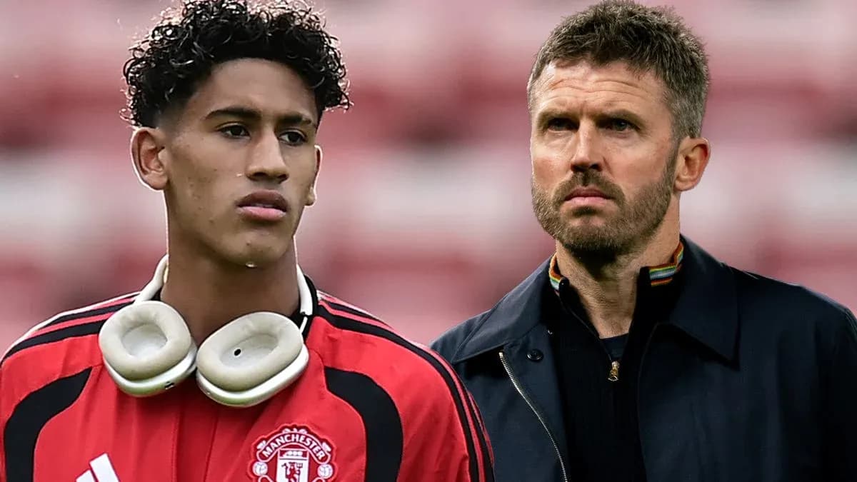 Jugador y entrenador de Manchester United en el campo