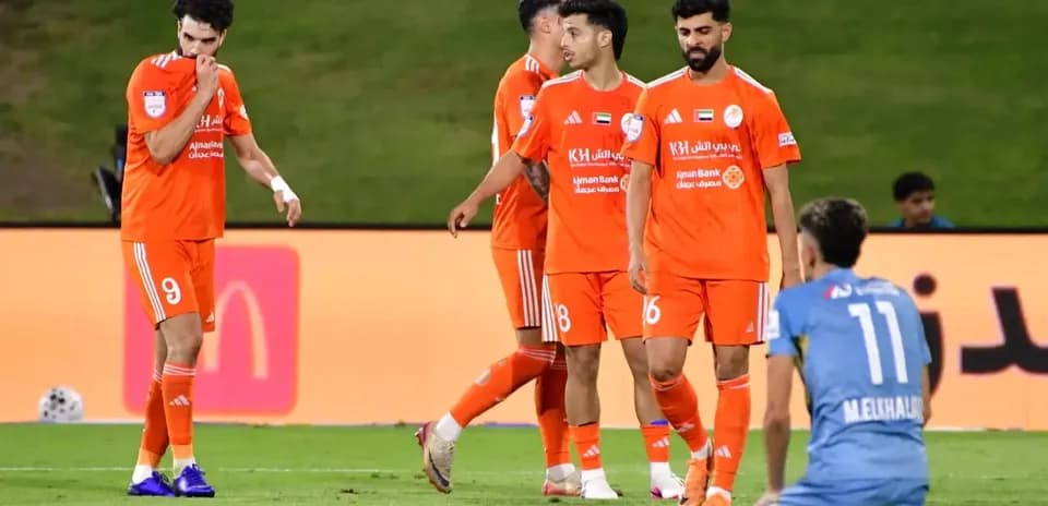 Jugadores de Dibba Al Fujairah U23 en acción