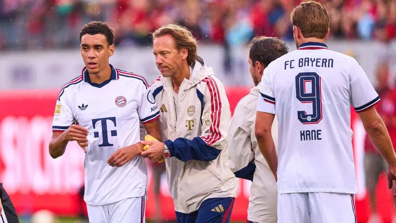 Jugadores de Bayern Munich en el banquillo durante partido