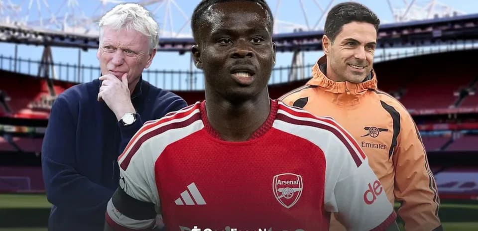 Entrenadores y jugador de Arsenal en el estadio