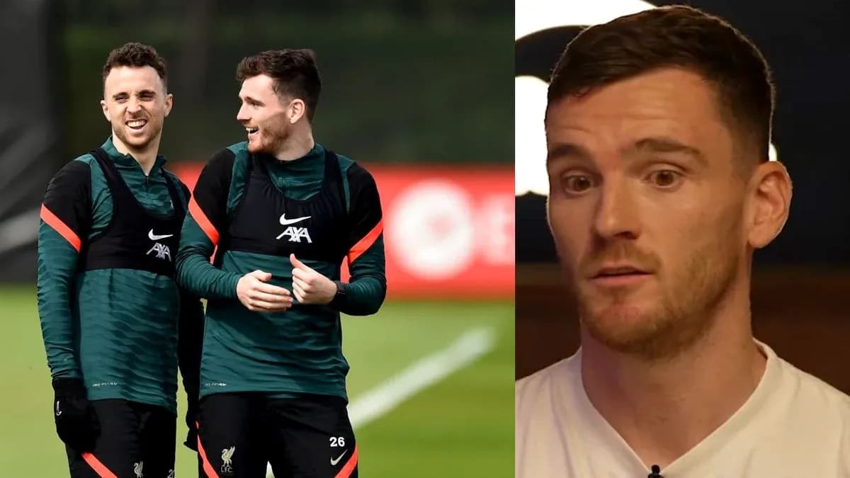 Jugadores de Liverpool entrenando y hablando entre ellos