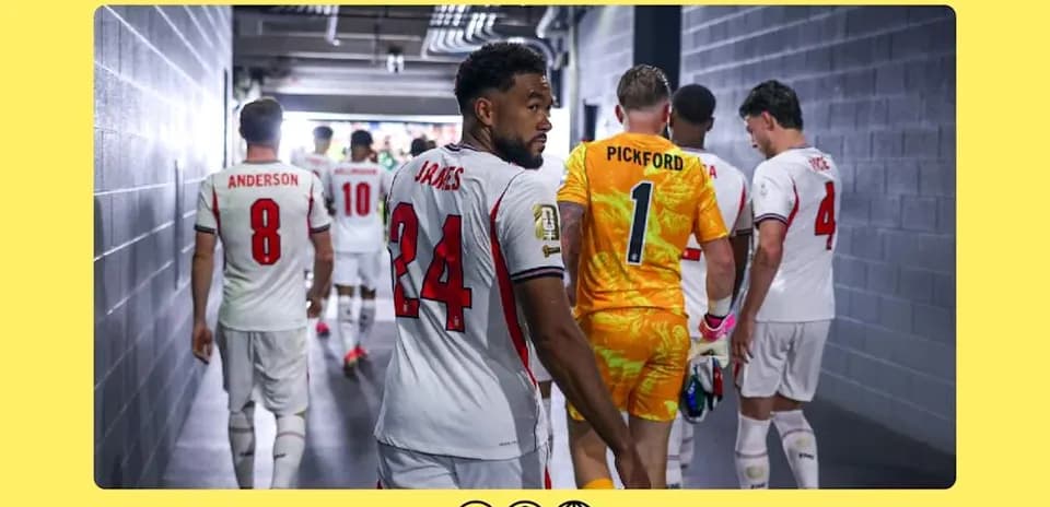 Jugadores saliendo del túnel antes del partido