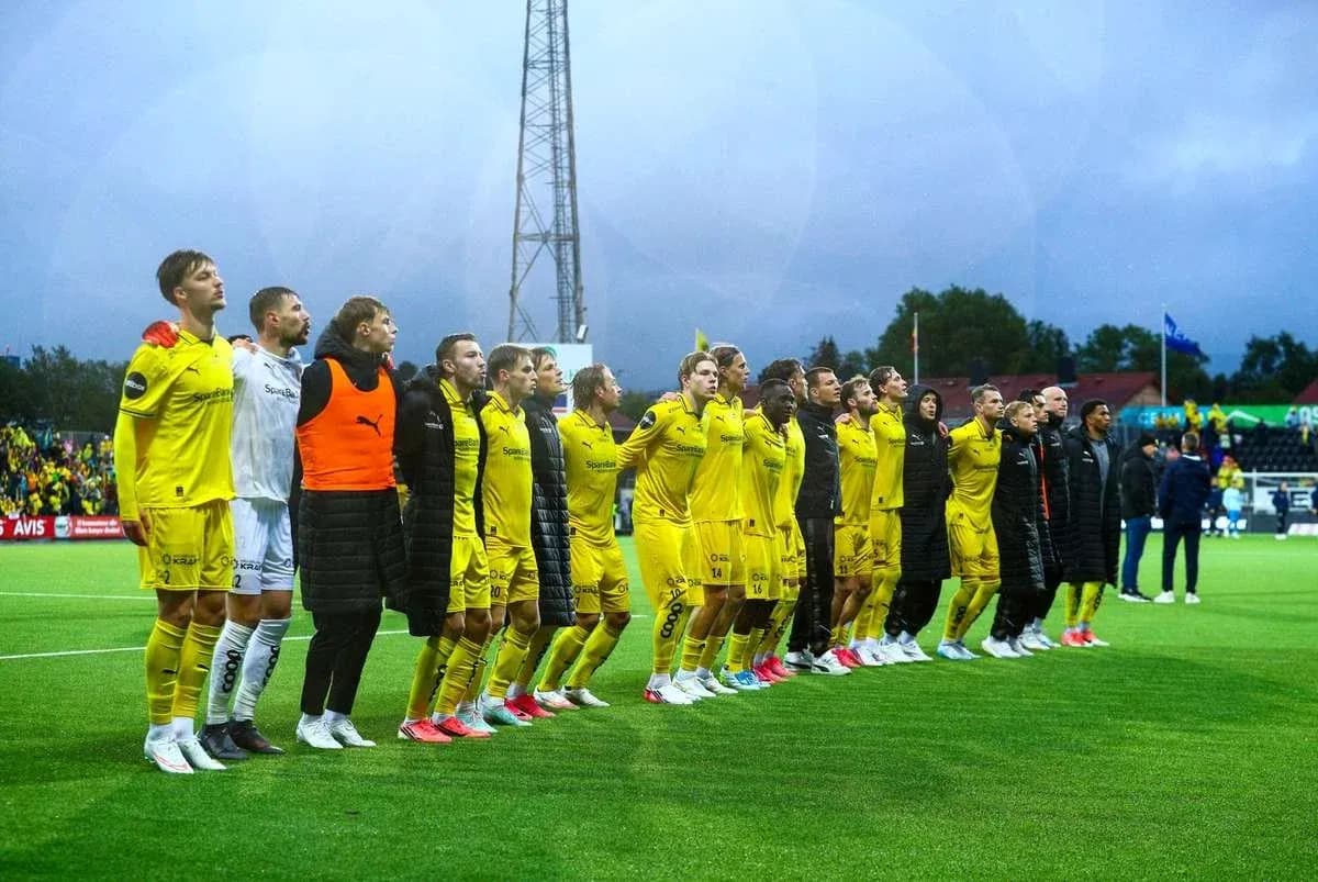 Equipo Bodo/Glimt en alineación antes del partido