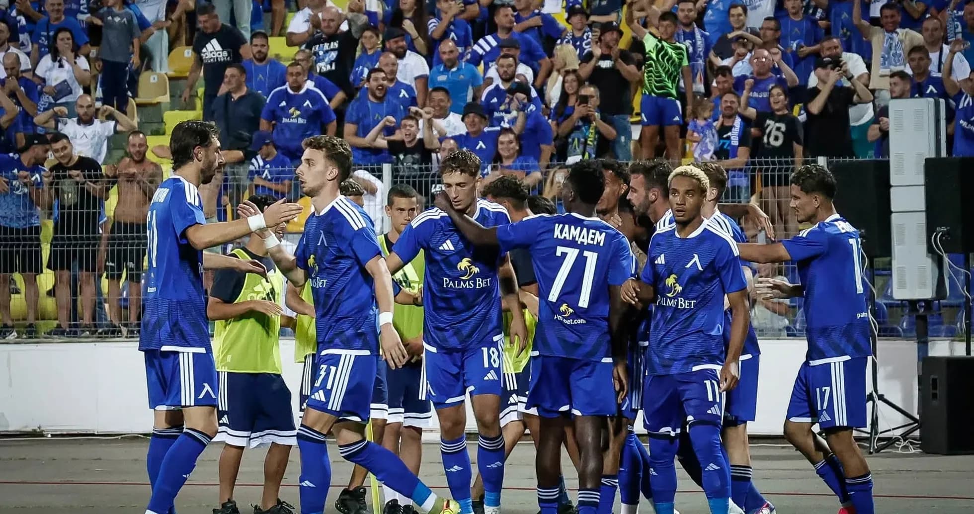 Jugadores de Levski Sofia celebrando un gol