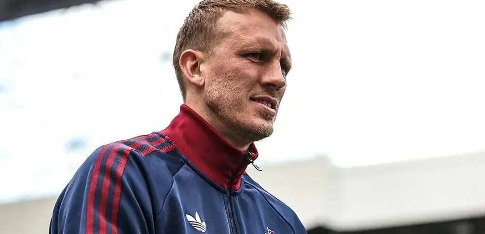 Jugador en el campo antes del partido